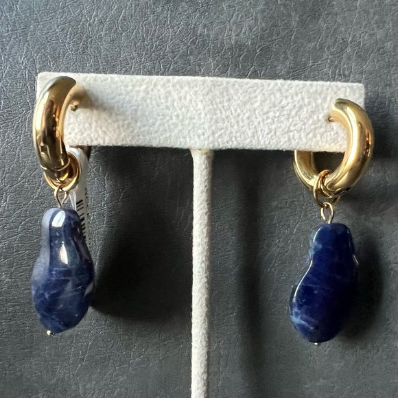 St. Moran Capri Natural Blue Sapphire Gold Huggie Earrings 225$ - Picture 5 of 7